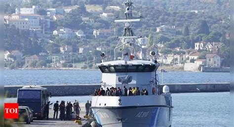 More than 150 migrants in small boats rescued off Greece’s Aegean Sea islands